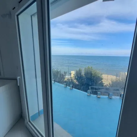 Blue Life, Sea-luxury On The Between Palermo And Cefalu' Guest house