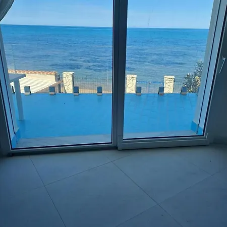 Blue Life, Sea-luxury On The Between Palermo And Cefalu' 게스트하우스