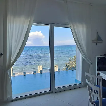 Blue Life, Sea-luxury On The Between Palermo And Cefalu' 게스트하우스 *
