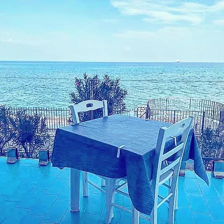 Blue Life, Sea-luxury On The Between Palermo And Cefalu' 게스트하우스 카스텔다치아