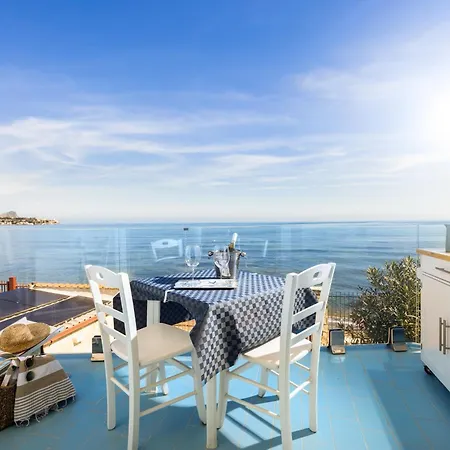 Blue Life, Sea-luxury On The Between Palermo And Cefalu' 카스텔다치아