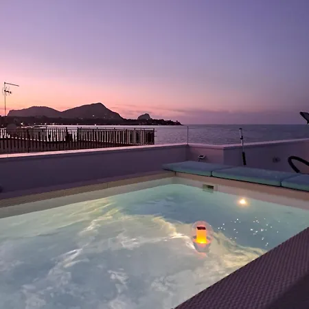 Blue Life, Luxury Beachfront Rooftop Between Palermo And Cefalu' ゲストハウス 4*