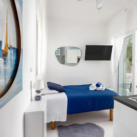 Blue Life, Luxury Beachfront Rooftop Between Palermo And Cefalu' ゲストハウス 4*