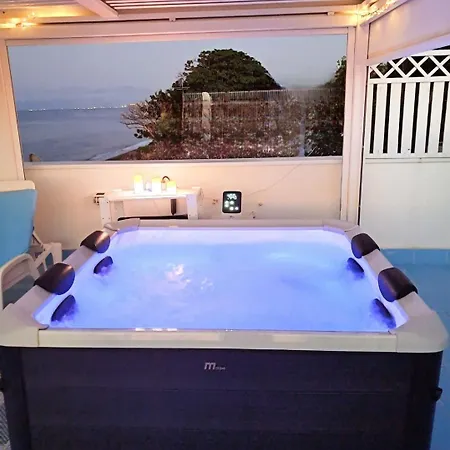 Blue Life, Luxury Beachfront Rooftop Between Palermo And Cefalu' ゲストハウス