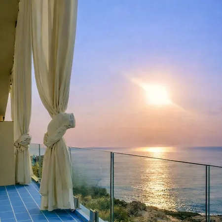 Blue Life, Luxury Beachfront Rooftop Between Palermo And Cefalu' ゲストハウス カステルダッチャ