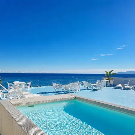 Blue Life, Luxury Beachfront Rooftop Between Palermo And Cefalu' カステルダッチャ