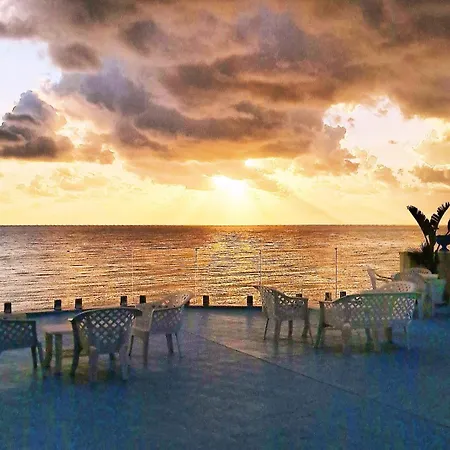 ゲストハウス Blue Life, Luxury Beachfront Rooftop Between Palermo And Cefalu' カステルダッチャ