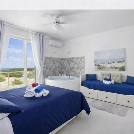 Blue Life, Luxury Beachfront Rooftop Between Palermo And Cefalu' ゲストハウス カステルダッチャ