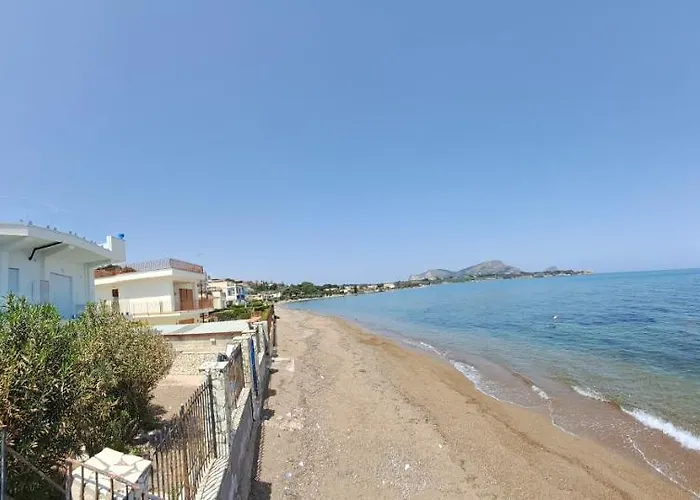 Blue Life, Sea-luxury On The Between Palermo And Cefalu' קסטלדאצ'ה